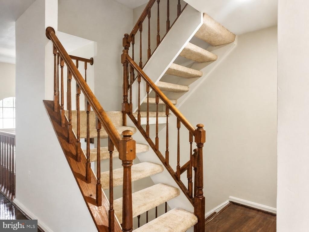 2723 Manorhaven Court - Photo 3