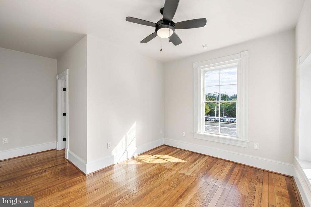 901 Caroline Street - Photo 1