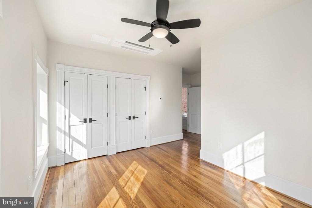 901 Caroline Street - Photo 2