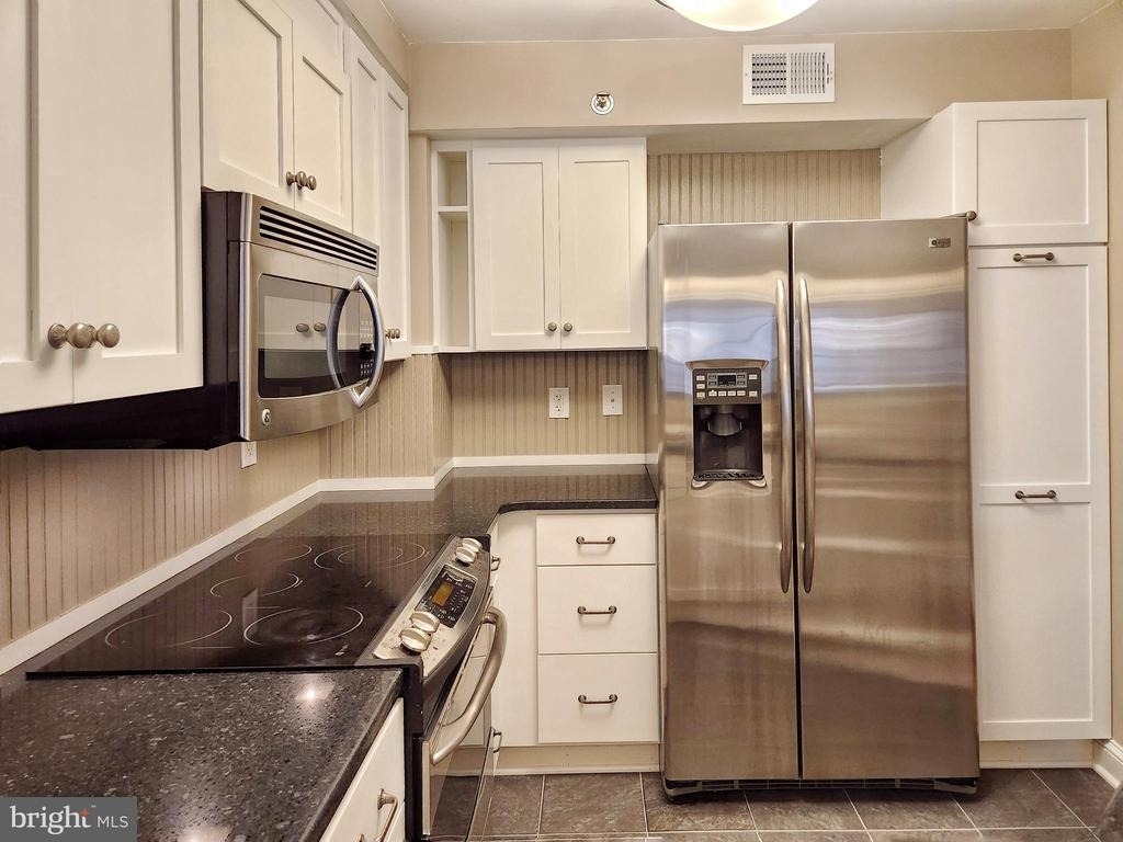 2181 Jamieson Avenue - Photo 10