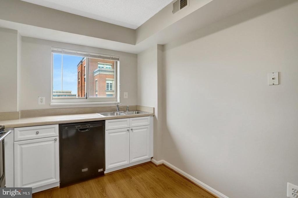 2151 Jamieson Avenue - Photo 14