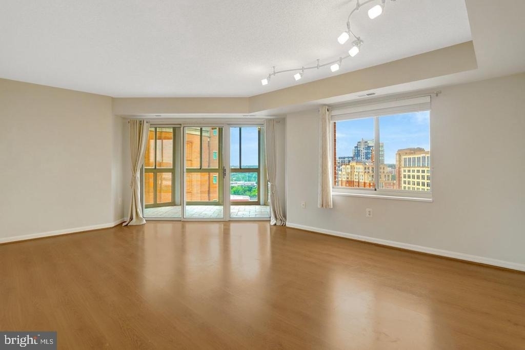 2151 Jamieson Avenue - Photo 8