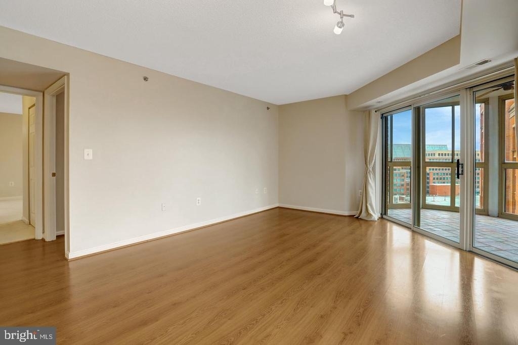 2151 Jamieson Avenue - Photo 9