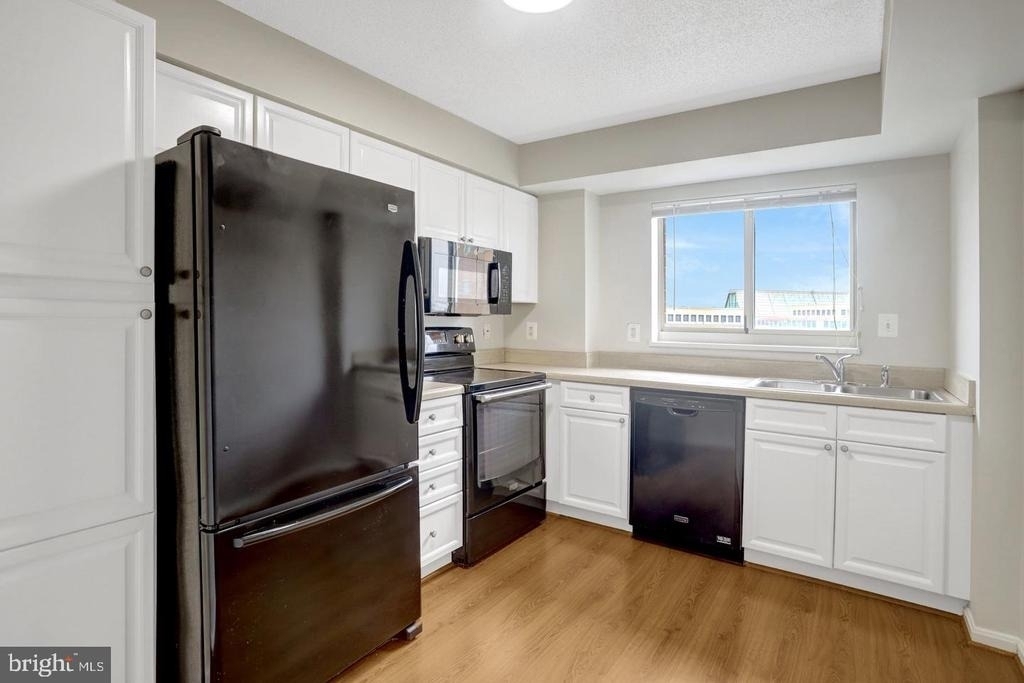 2151 Jamieson Avenue - Photo 12