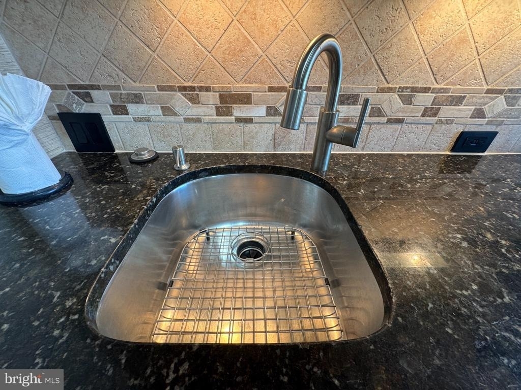 501 Slaters Lane - Photo 30