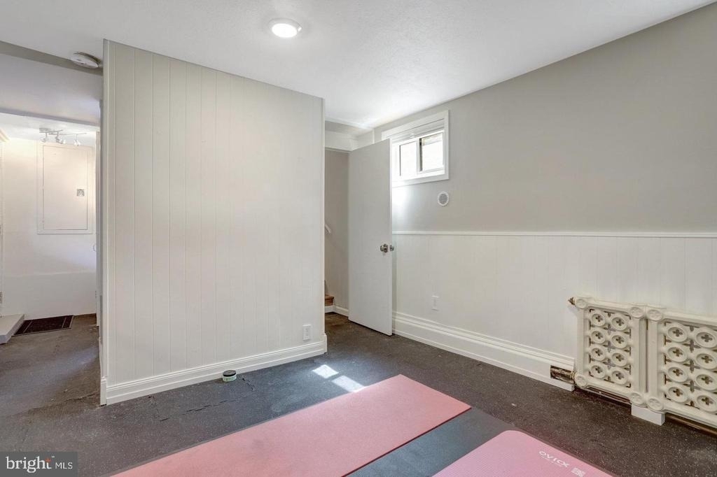 915 20th Street S - Photo 37