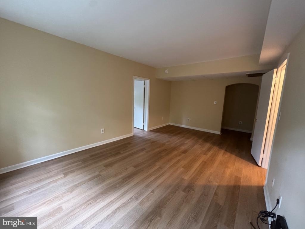 1735 Rhodes Street N - Photo 8