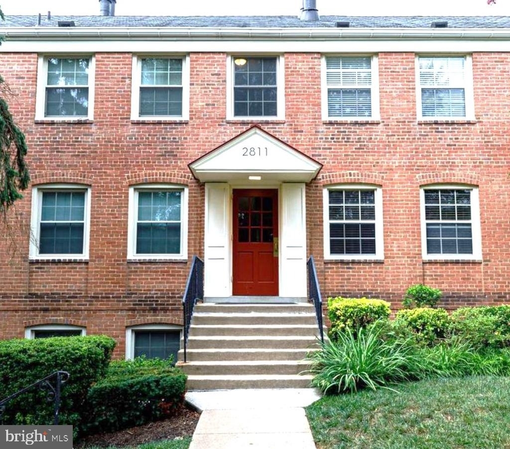 2811 Arlington Boulevard - Photo 0