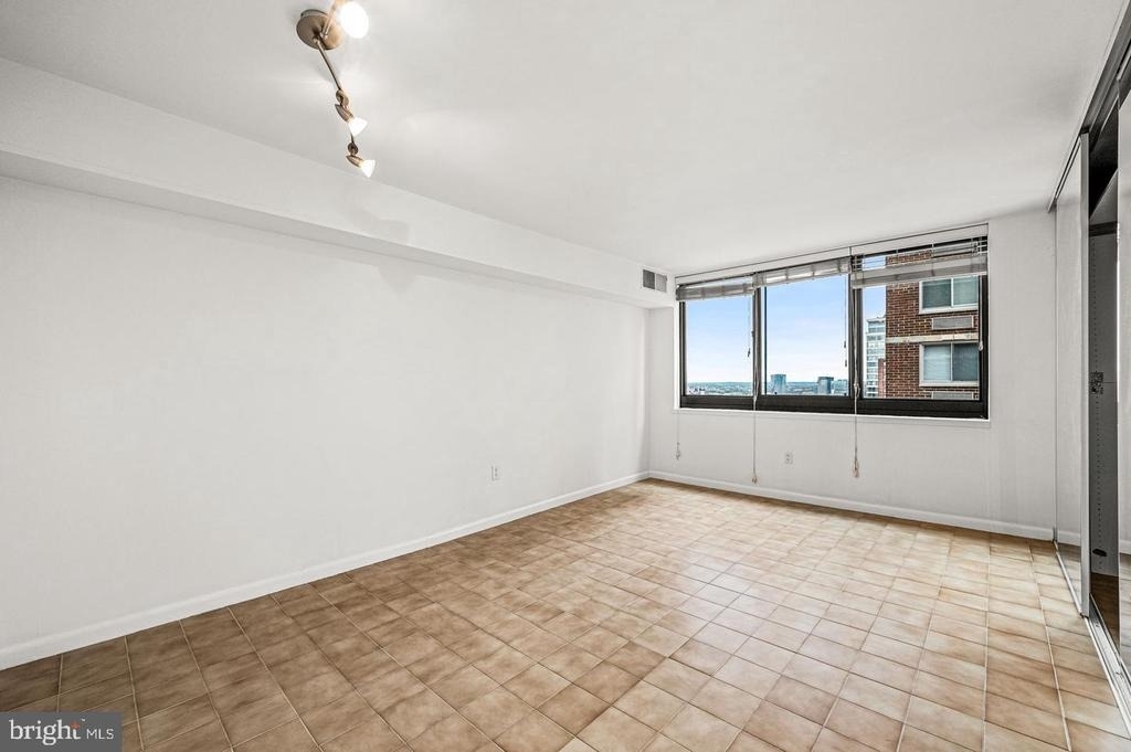 1420 Locust Street - Photo 3