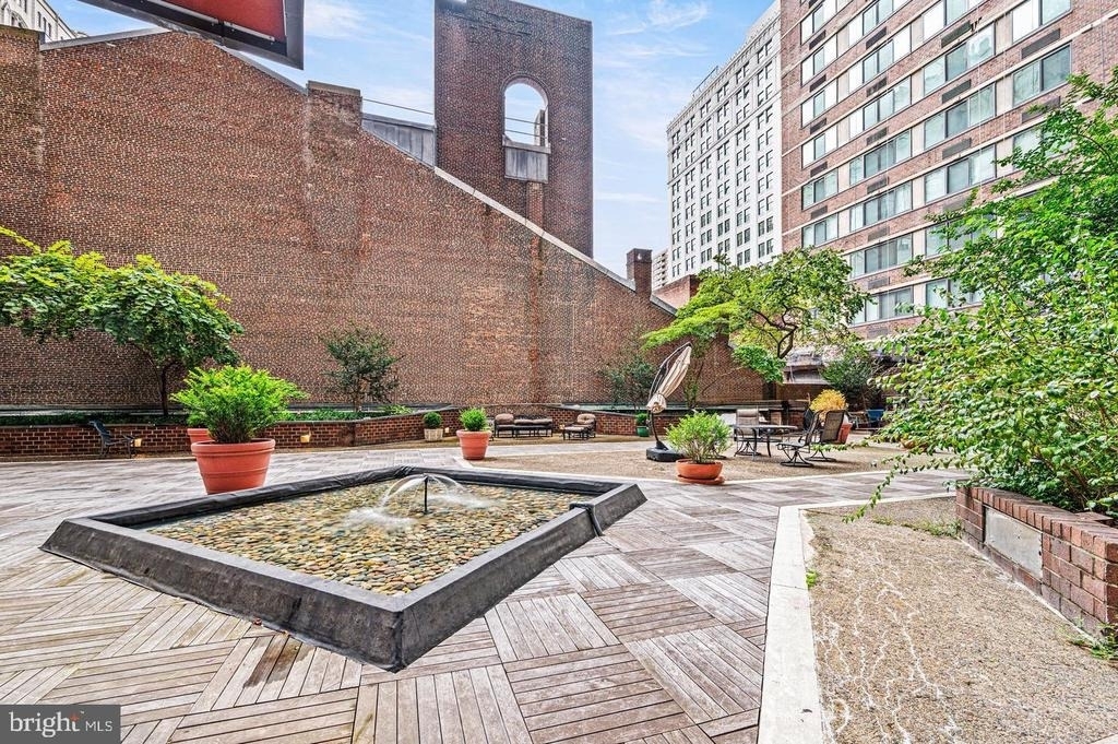 1420 Locust Street - Photo 10
