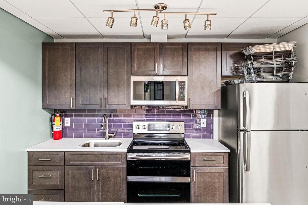 1420 Locust Street - Photo 8
