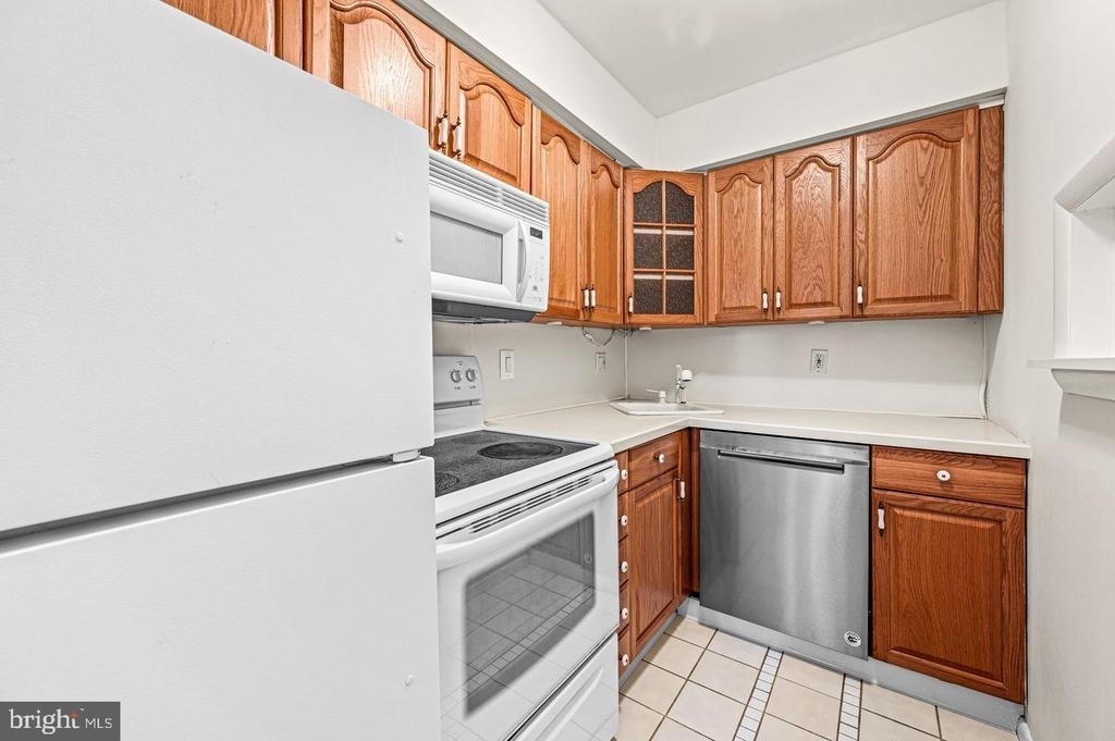 1420 Locust Street - Photo 0