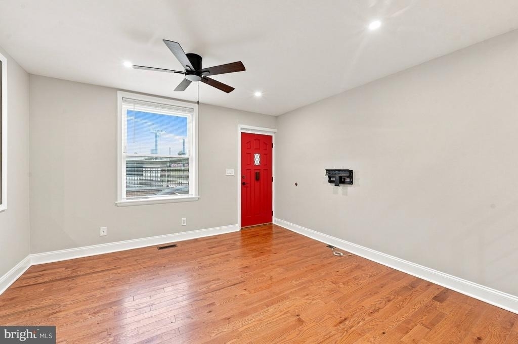 3256 Emery Street - Photo 3