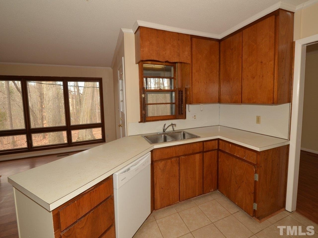 211 Lake Drive - Photo 6