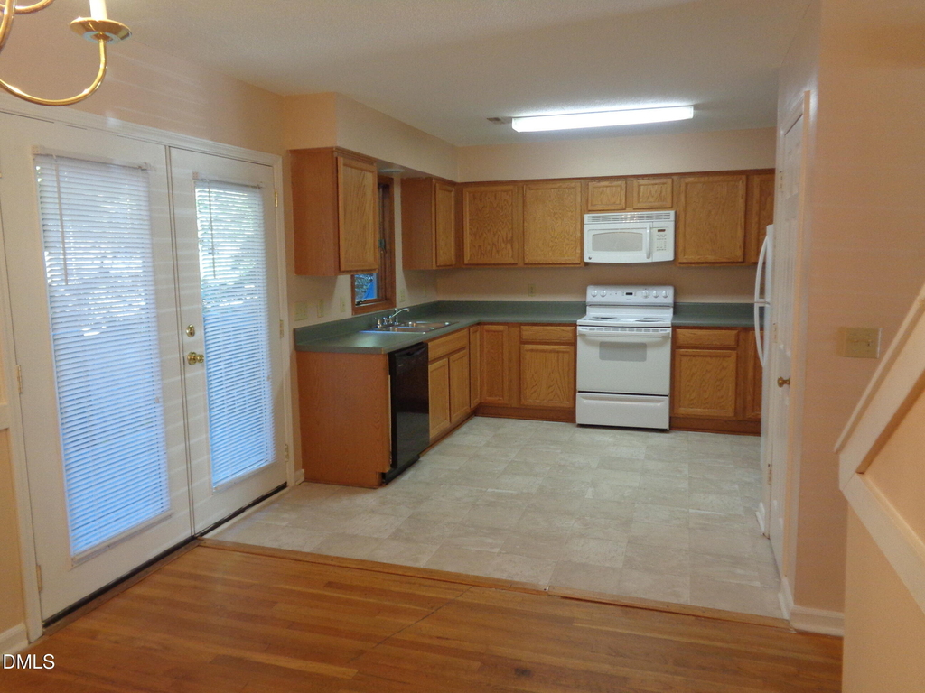 4360 Hunters Club Drive - Photo 1