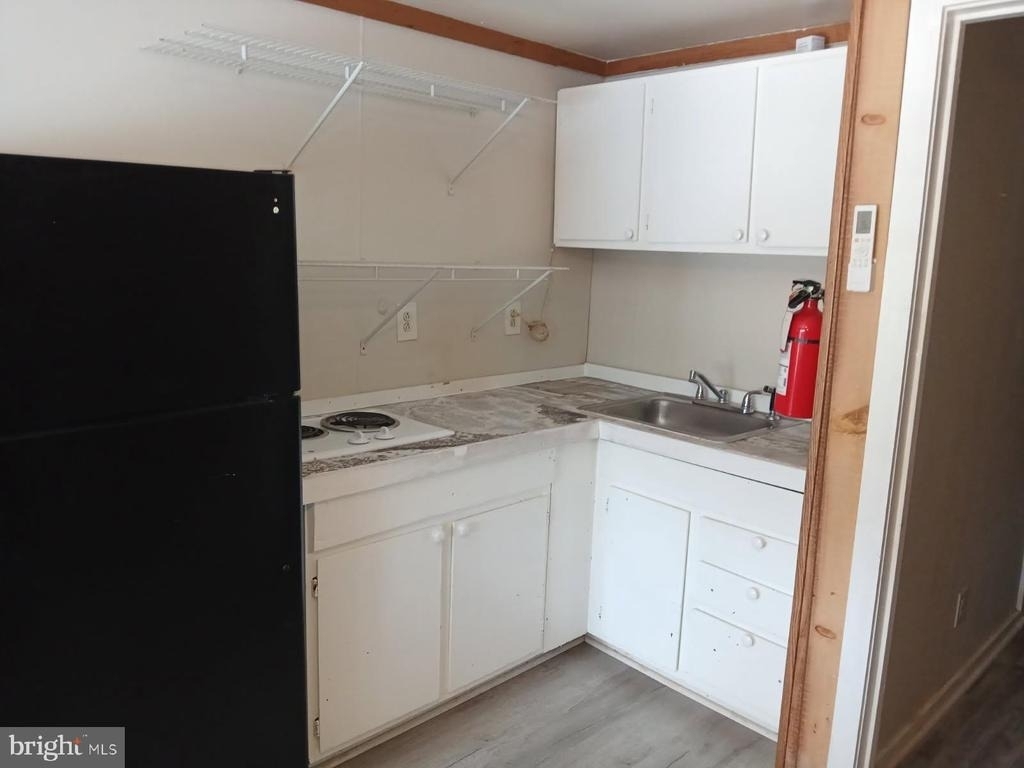 350 Lakehurst Road - Photo 3