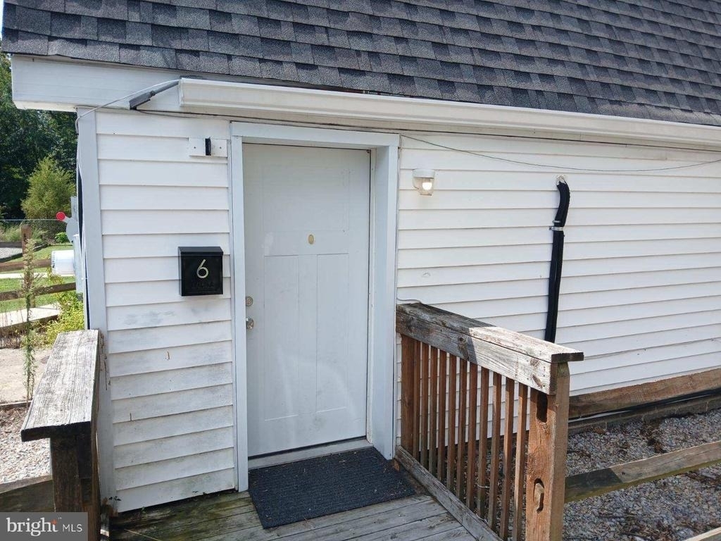 350 Lakehurst Road - Photo 0