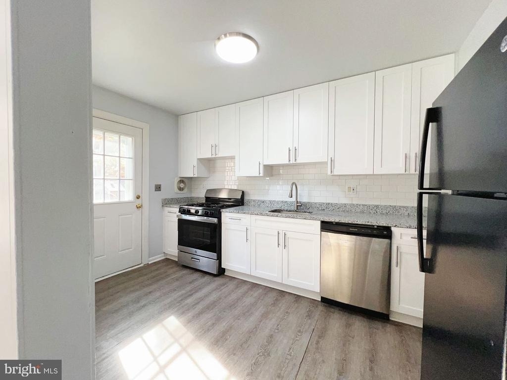 12914 Claxton Drive - Photo 2