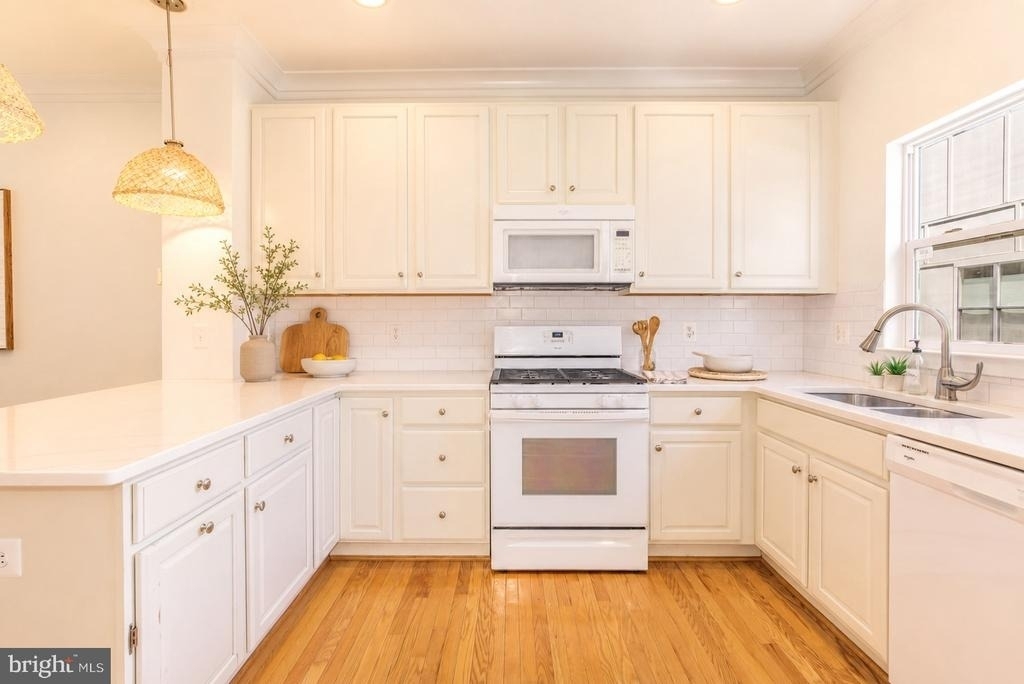 4548 Longfellow Street - Photo 7