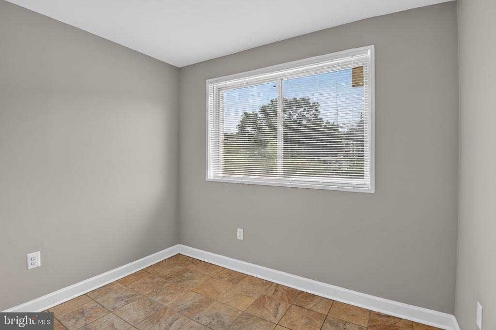 5458 85th Avenue - Photo 4