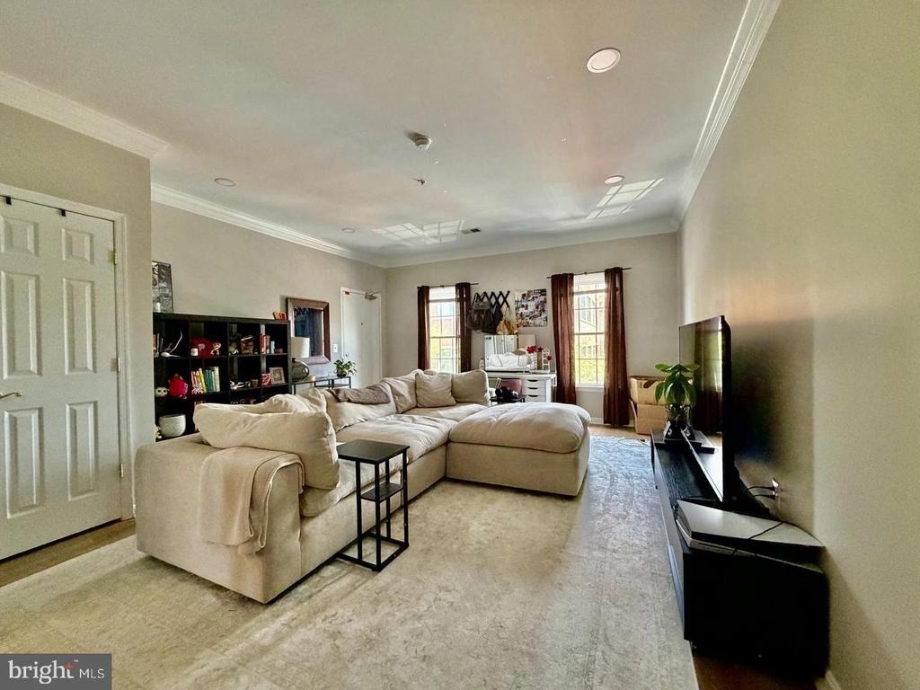 253 Market Street W - Photo 2