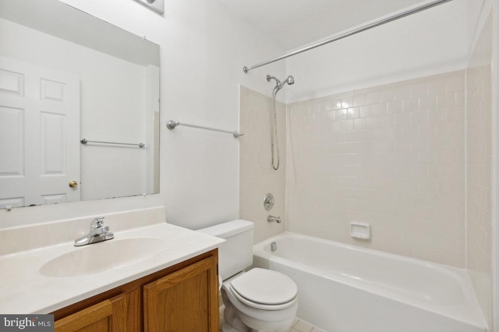 18221 Fox Chase Circle - Photo 17