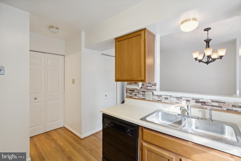 18221 Fox Chase Circle - Photo 4