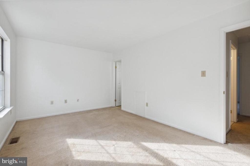 18221 Fox Chase Circle - Photo 10