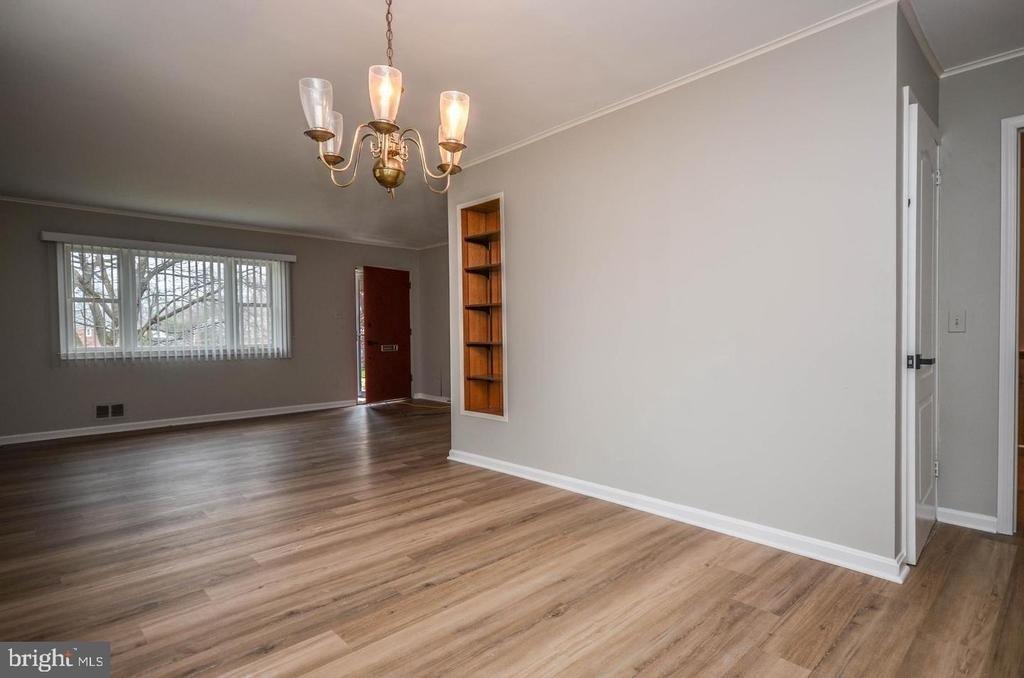 4426 Hallet Street - Photo 10