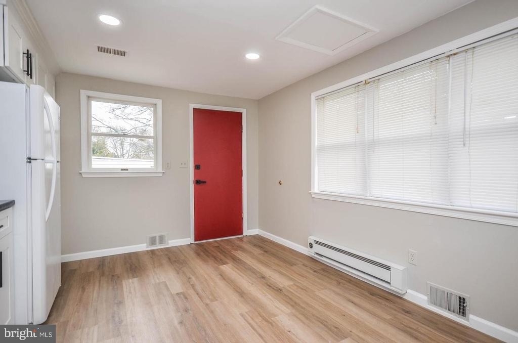4426 Hallet Street - Photo 6