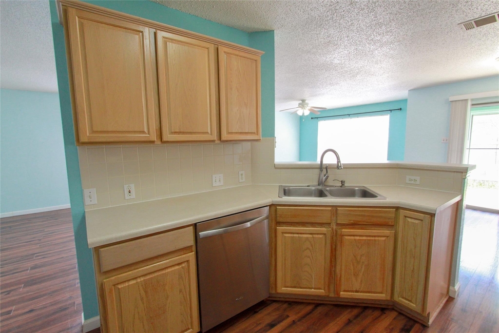 9705 Dalewood Dr - Photo 6