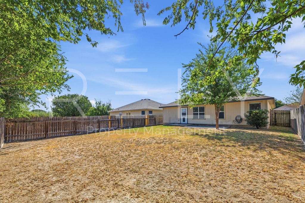 241 Moonstone Dr - Photo 28