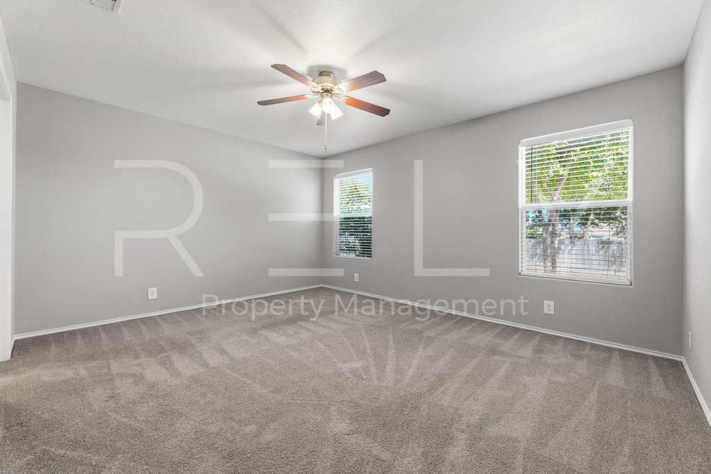 241 Moonstone Dr - Photo 13