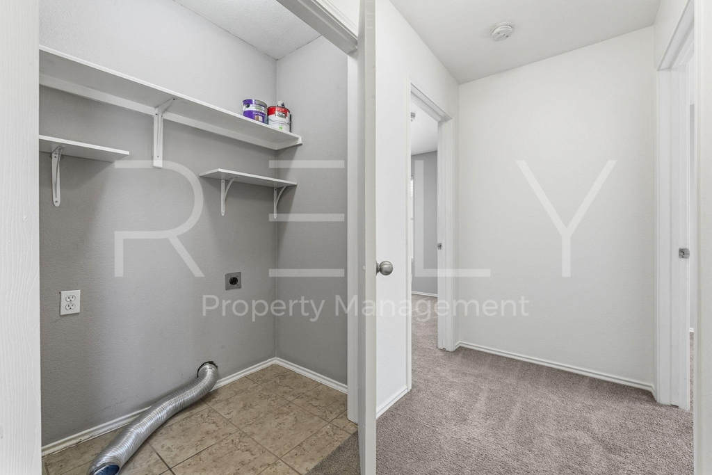 241 Moonstone Dr - Photo 22
