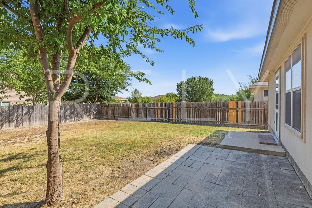 241 Moonstone Dr - Photo 23