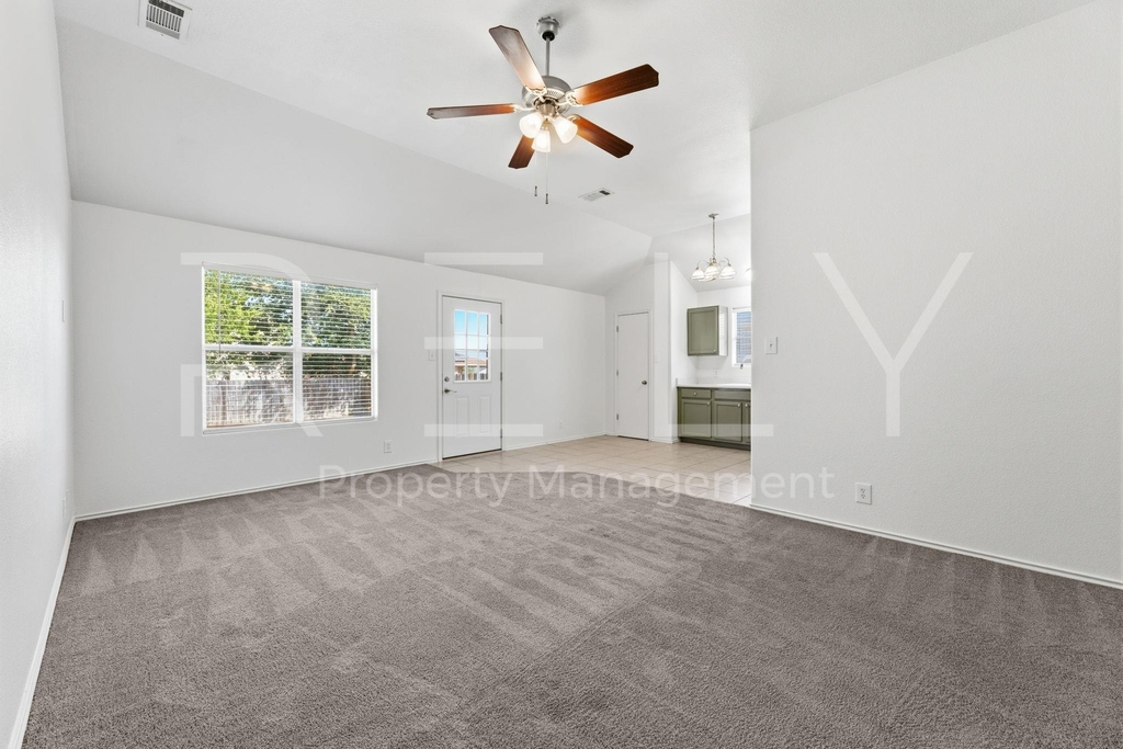 241 Moonstone Dr - Photo 7