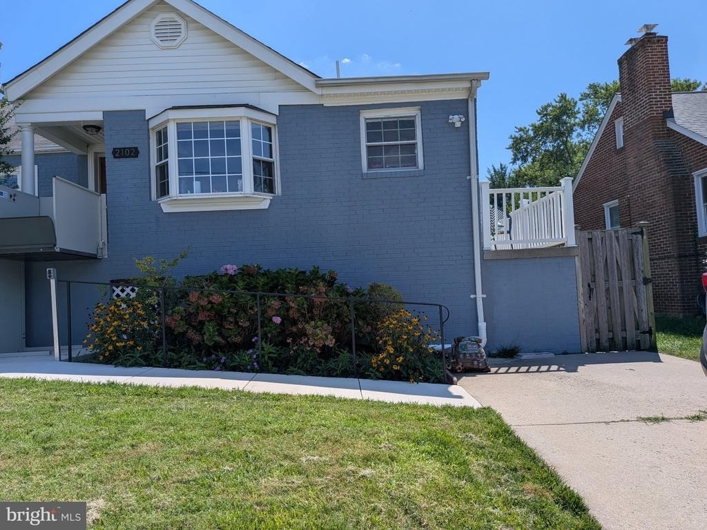 2102 Luzerne Avenue - Photo 0