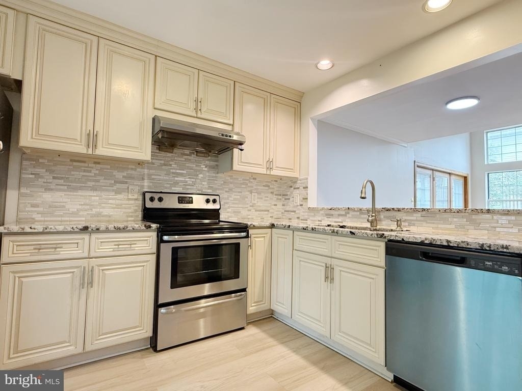 8545 Harvest View Court - Photo 5