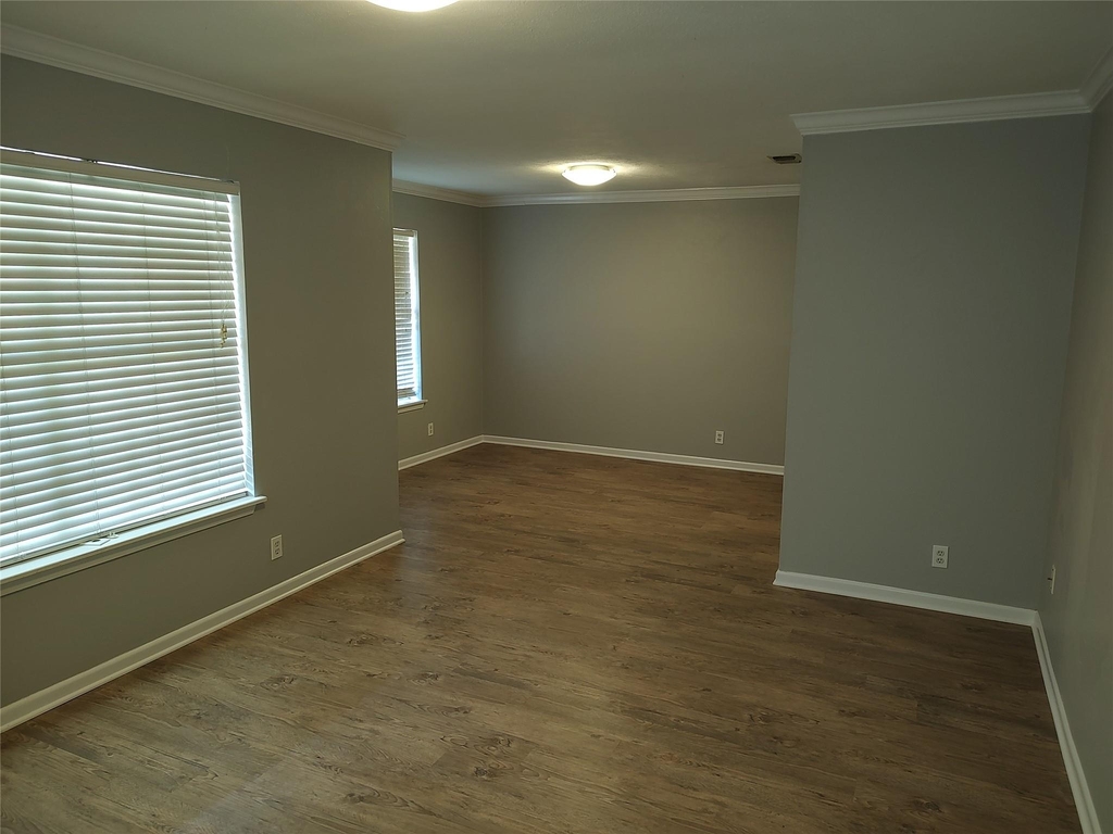 3304 Woodbriar Ln - Photo 2