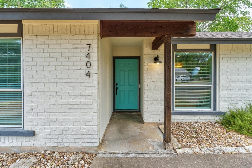 7404 Lunar Dr - Photo 3