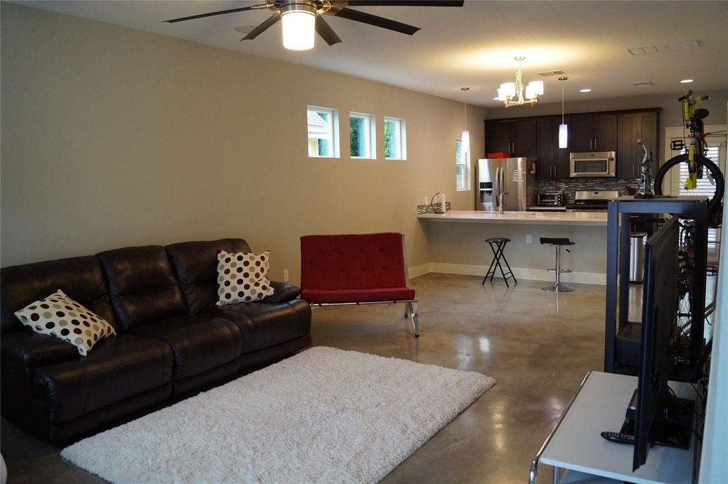 3004 Neal St - Photo 2