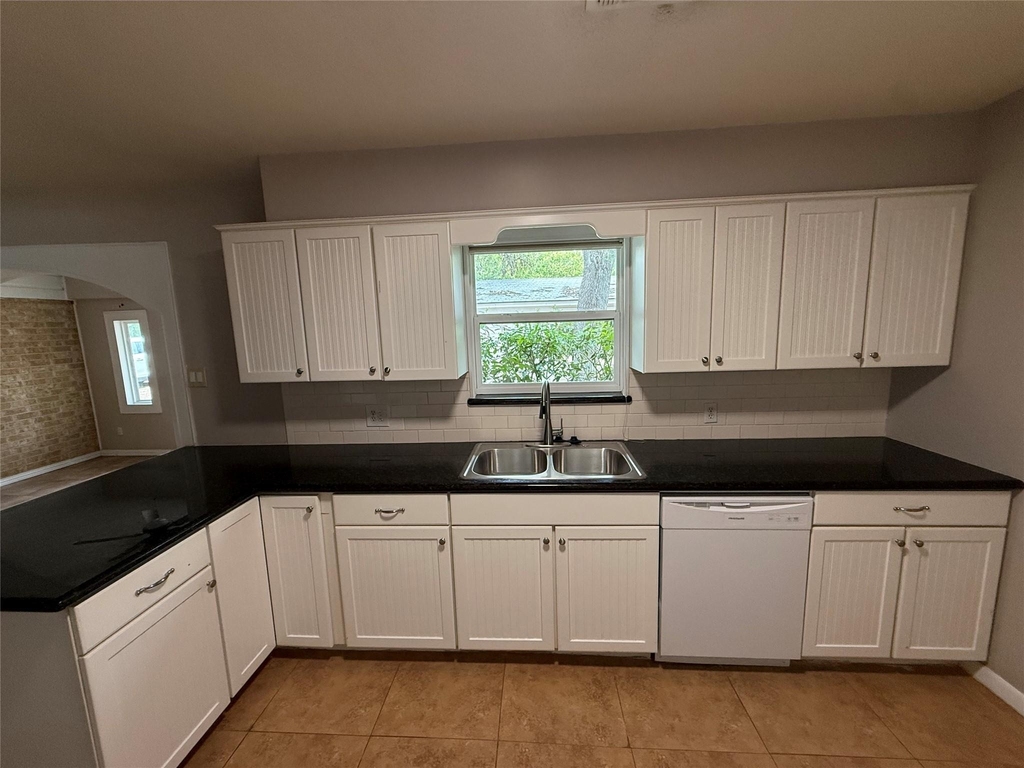 1005 #7 Hazelton St - Photo 9