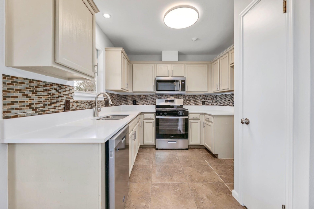 214 Crystal Knoll Blvd - Photo 6
