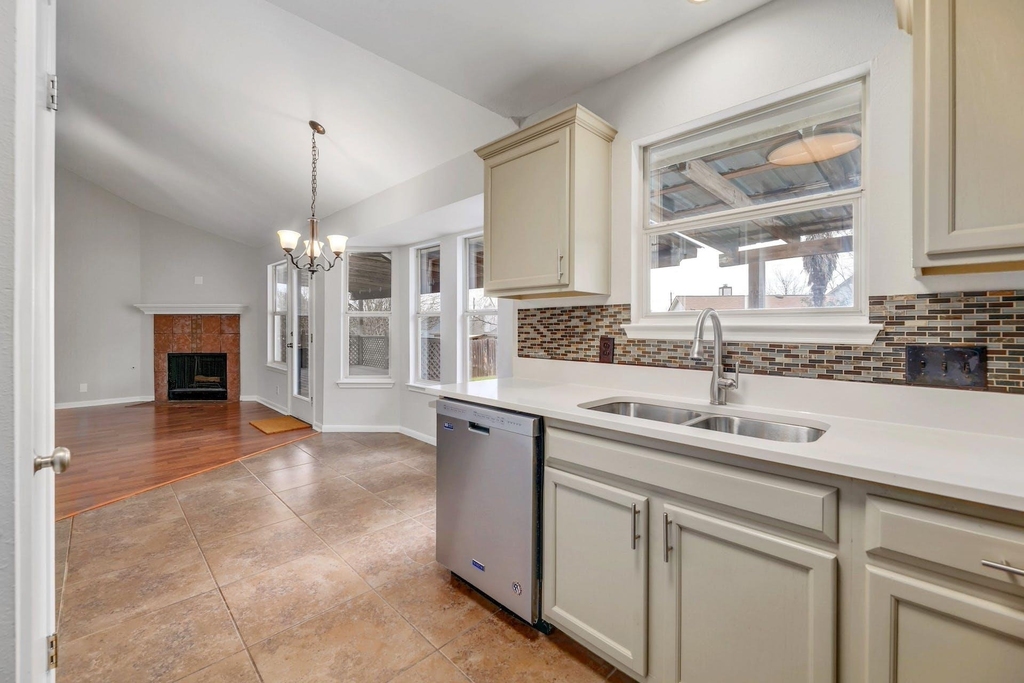 214 Crystal Knoll Blvd - Photo 8