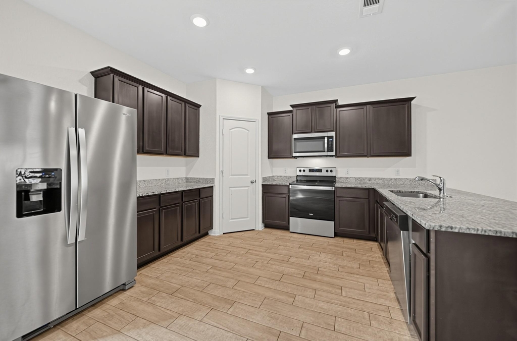 172 Allington Cir - Photo 5