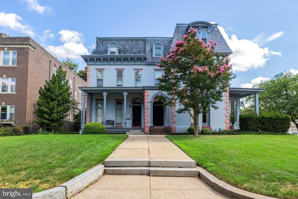 1401 Delaware Avenue - Photo 2