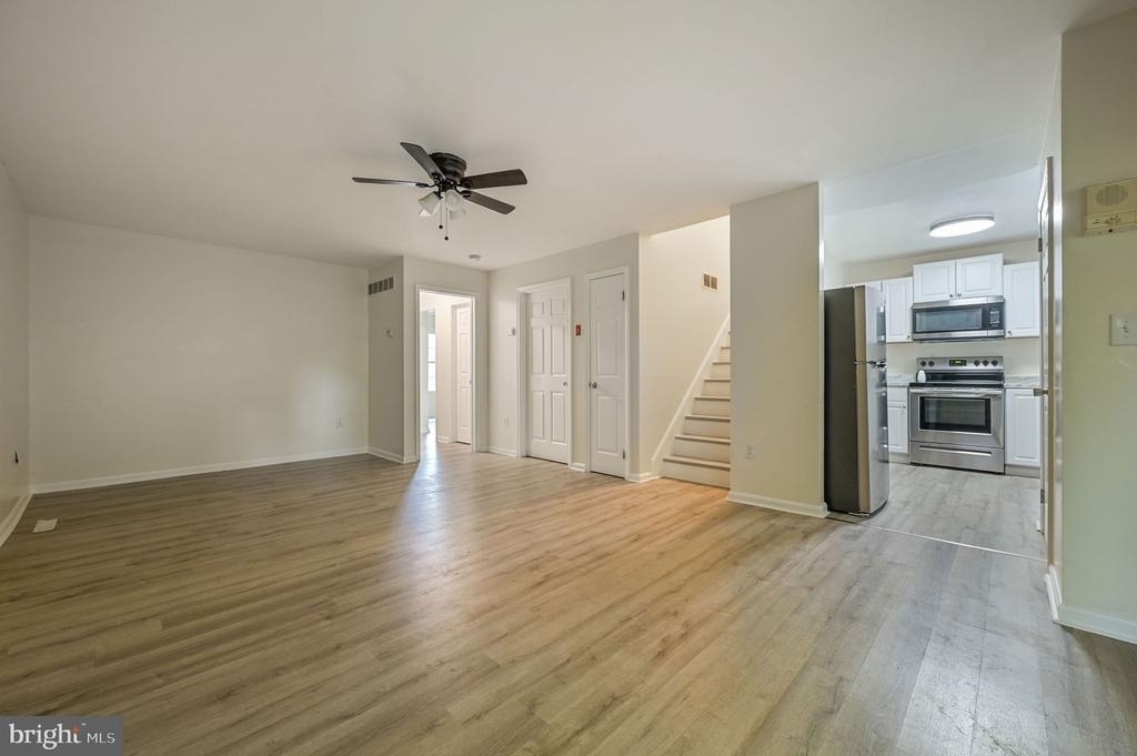 149 S Queen Street - Photo 3