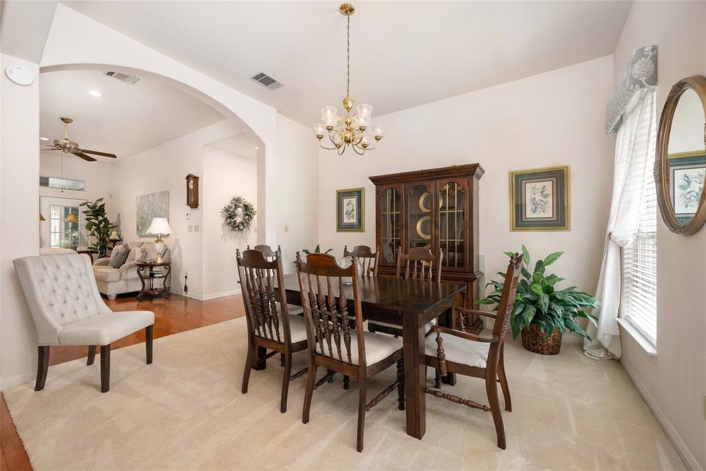 391 Liberty Dr - Photo 4