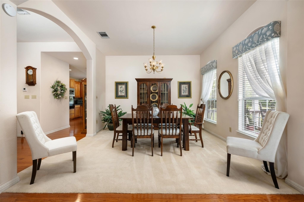 391 Liberty Dr - Photo 3