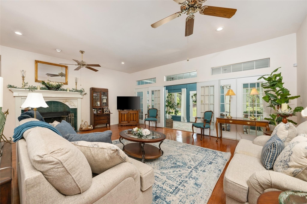 391 Liberty Dr - Photo 5